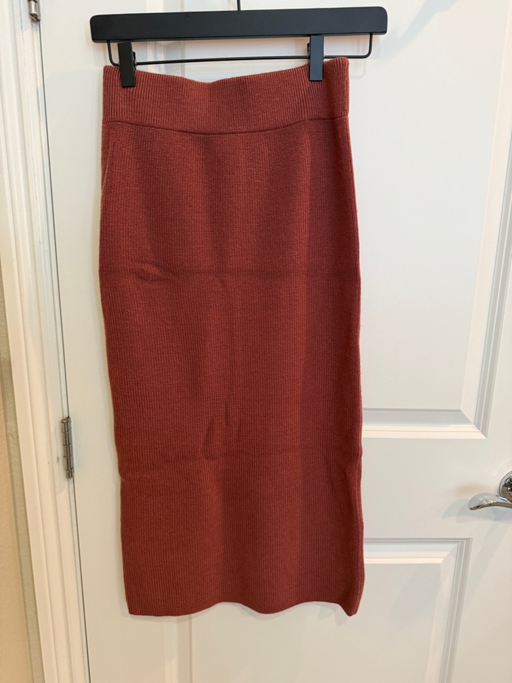 Uniqlo Ribbed Midi Skirt in Rust Red